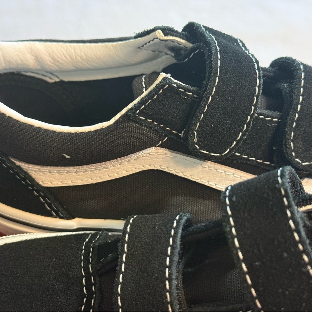 New Little Kids Old Skool V Shoe. Black & White. Size 2. - Picture 5 of 15